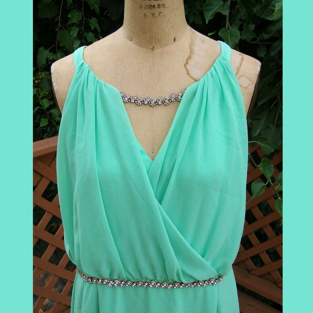 💥 HOST PICK 🤩 size 14 Vince Camuto Bejeweled Sleeveless Green Gown - Picture 2 of 16